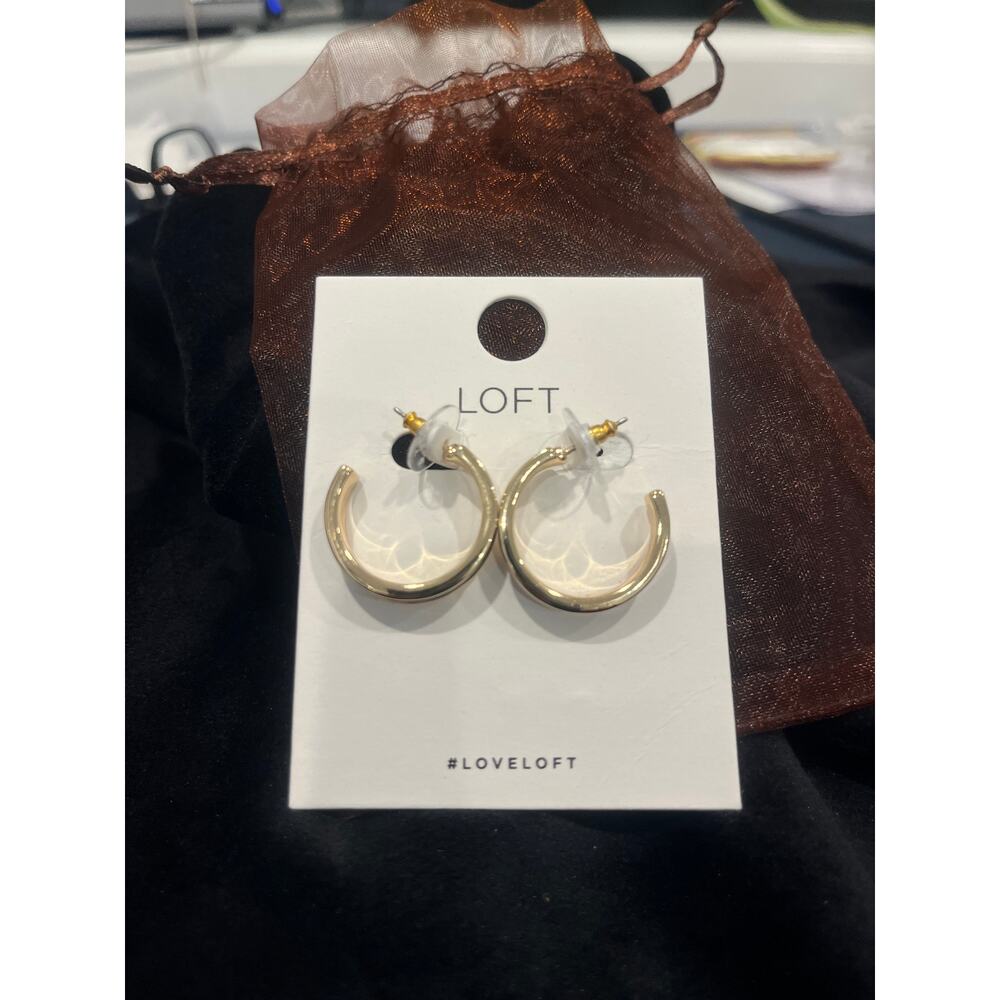 NWT Ann Taylor Loft Brown Enamel and Gold 1" Hoop Earrings with post-back - Picture 7 of 8